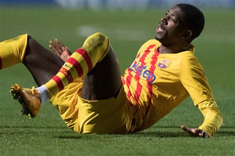 El agente de Dembélé critica la premura con la que le hacen jugar tras