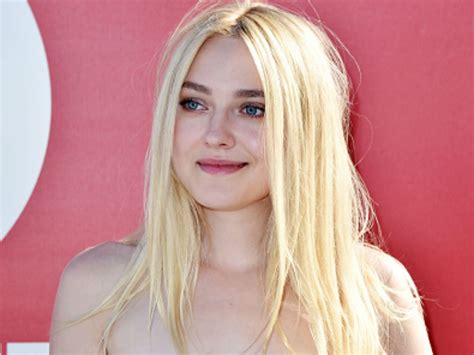 Dakota Fanning 13 Years Old DAKOTA FANNING "SNOW DOGS" FILM PREMIERE