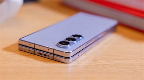 samsung galaxy  flip   samsung galaxy  fold  tech advisor