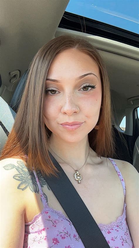 Lily Labeau's Instagram, Twitter & Facebook on IDCrawl