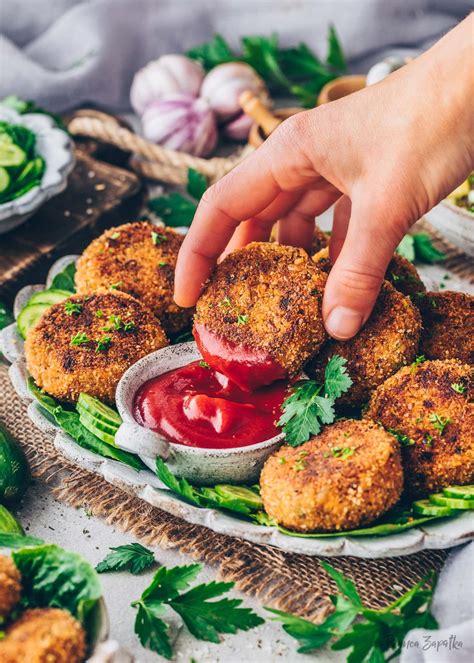 Farro Cakes - Veggie Burger Patties - Bianca Zapatka | Recipes