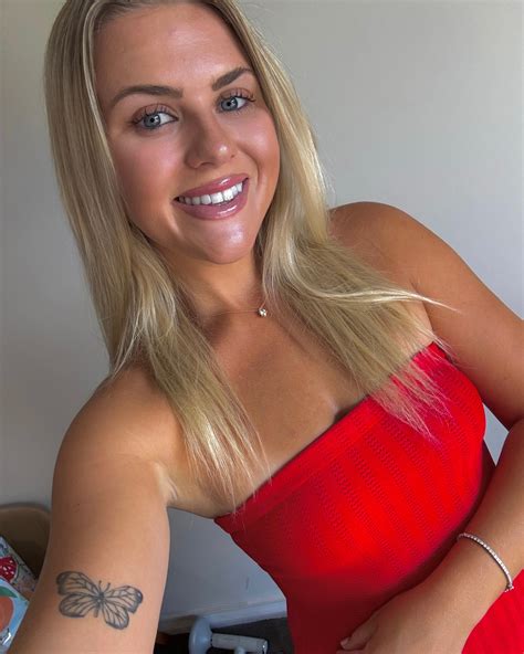 phoebe harris net worth