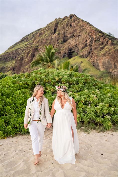 Colorful, floral tropical beach destination wedding in Makaha, Hawaii