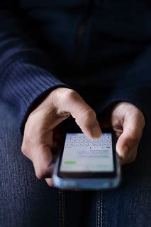 150221-texting-text-smartphone-hands.jpg | 15-052 S16-1.4 | r. nial