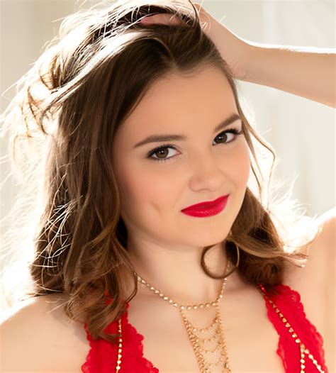 Simona Purr (Actress) Weight, Height, Age, Biography, Boyfriend, Videos ...