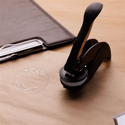 Carimbo De Alto Relevo - Selos e carimbos de alto relevo personalizados | VistaPrint