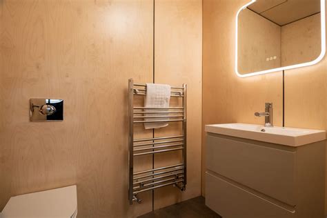 Peregrine Retreat Gallery - Bettws Court Retreats, Herefordshire