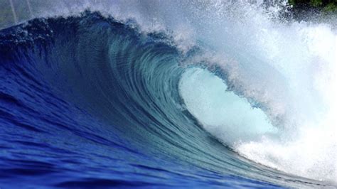 Who, What, Why: How do you measure a wave? - BBC News