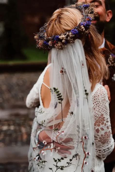49 Fantastic Bridal Flower Crown Ideas - Styleoholic