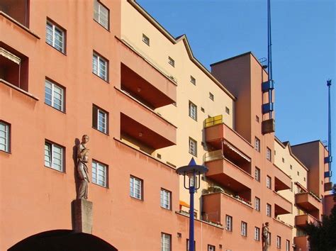 Karl Marx-Hof: The Kilometer Long Residential Building | Amusing Planet