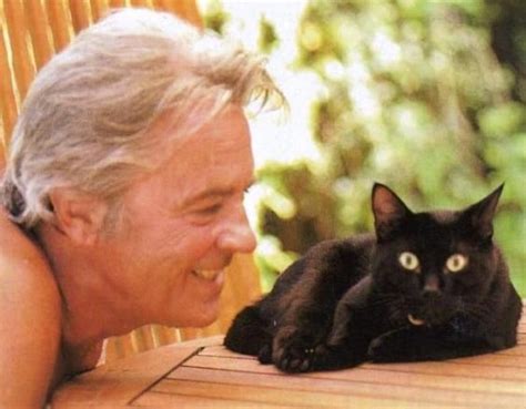 Alain Delon Et Son Chat Alain Delon Celebrities With Cats Behind – Eroppa