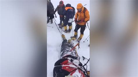 Сорвавшаяся на Эльбрусе альпинистка из Бельгии погибла