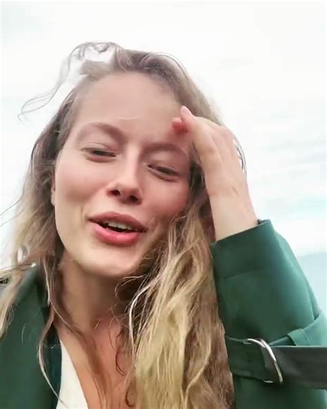 Henessi Schmidt Nude