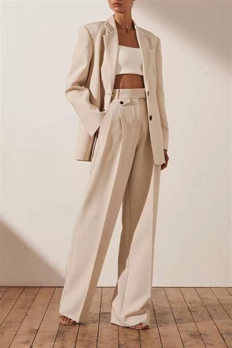 Pin by KÜBRA on Sizin Pinleriniz | Classy dress, Suits for women ...