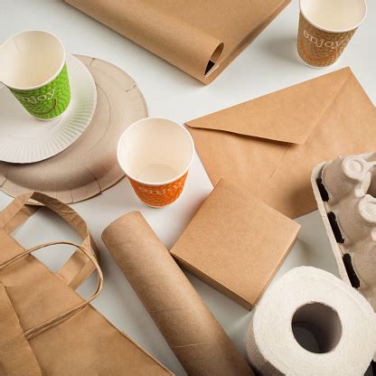 Produtos Feito Com Papel - Foto de Produtos Feitos De Papel Reciclagem Utensílios De Mesa ...