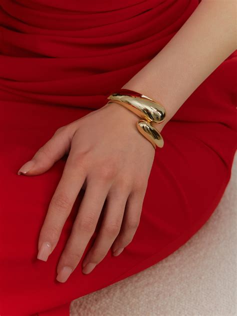 Дутый браслет абстрактной формы :: LICHI - Online fashion store