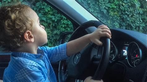 Тимур ведет машину. Kid drives car. Ребенок за рулем. - YouTube