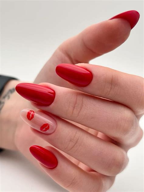 #маникюр #Красный маникюр, миндаль, наращивание | Red nails, Gel nails ...