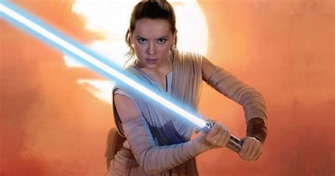 Rey's New Lightsaber Skills Shown in Star Wars 8 Set Video