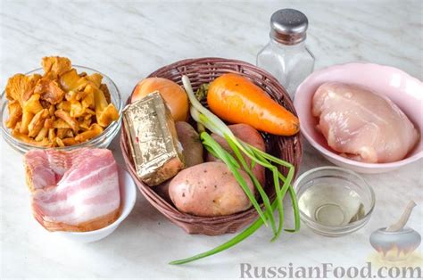 Рецепт: Сырный суп с лисичками и курицей на RussianFood.com