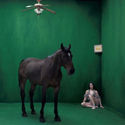 Cosa indossa Gaia nel video con la coreografia virale: il look tribale