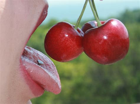 картинки : Лизать, язык, вишня, Пирсинг, женщина, Натуральные продукты ...