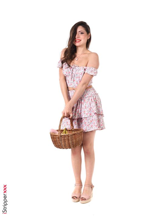 Helina Dream – Fruit Picnic #1197 – WyDude iStripper Reviews