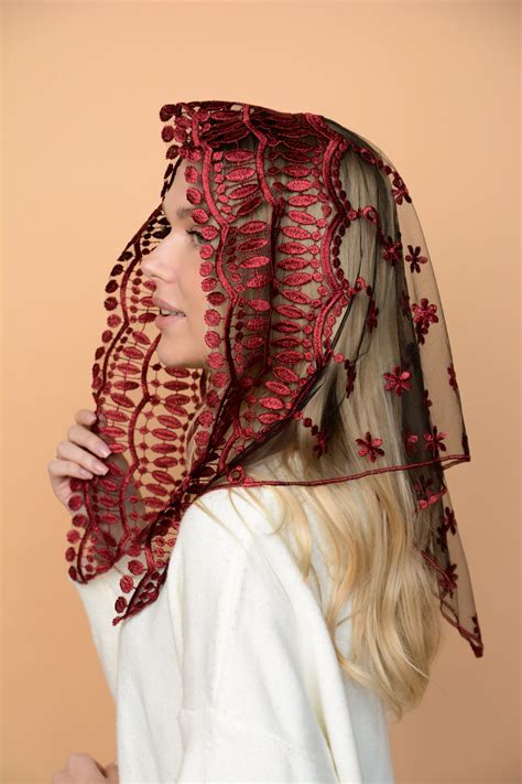 SHORT BURGUNDY VEIL – MariaVeils