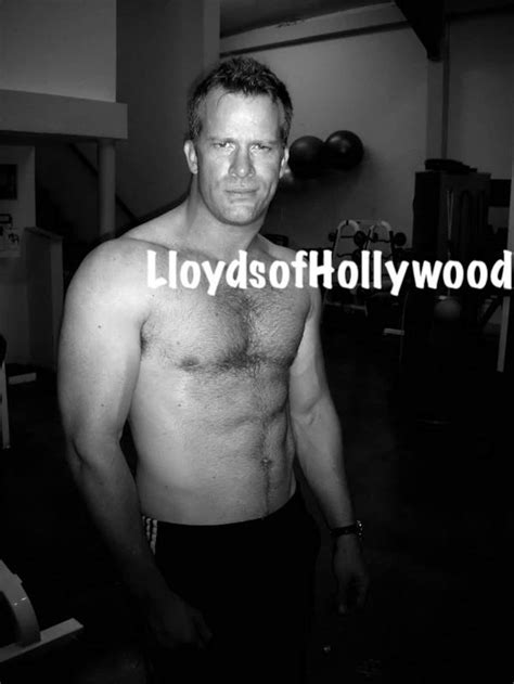 Thomas Jane Rugged Hollywood Super Star Gym Workout Hairy Chest