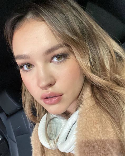 Sadie Stanley 03/16/2023 • CelebMafia