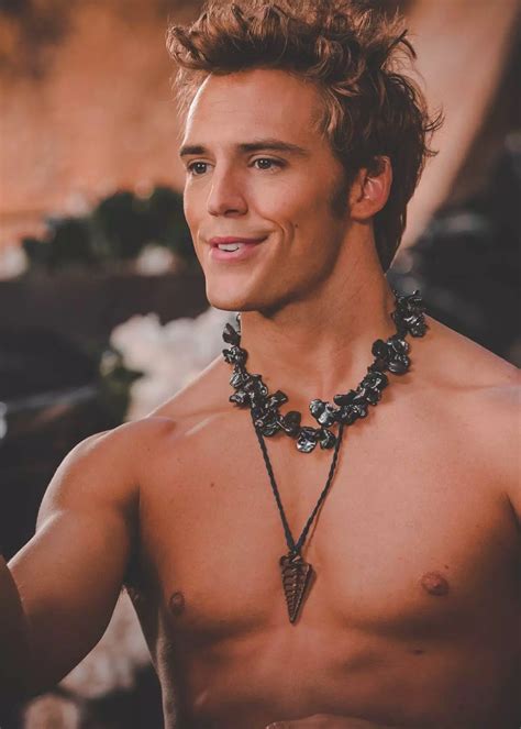 Chat with Finnick Odair nsfw - Enjoy Free Unrestricted AI Character