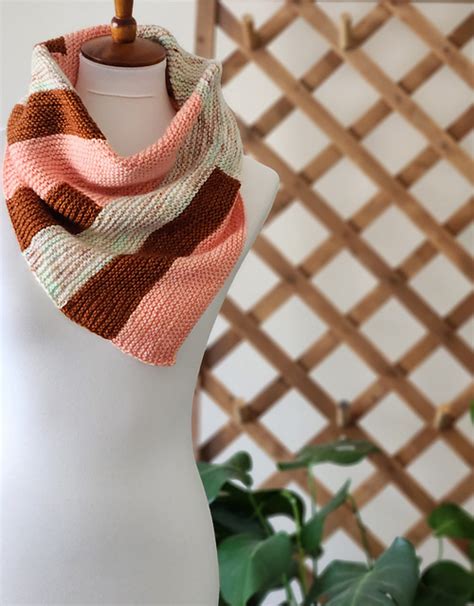 Ravelry: Pitchy Patchy Cowl pattern by Tamy Gore