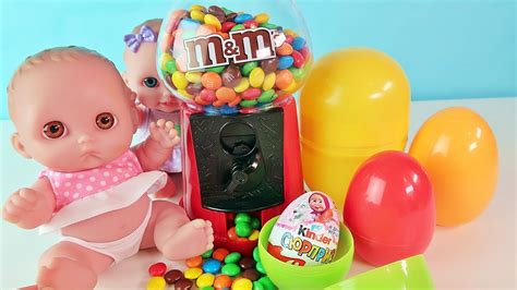 Куклы Пупсики Играют в Конфетный Автомат Открываем Сюрпризы Щенячий ...