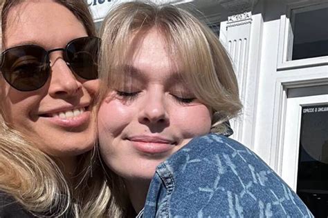vera brezneva vossoedinilas  starsei doceriu  ssa gazetaru novosti