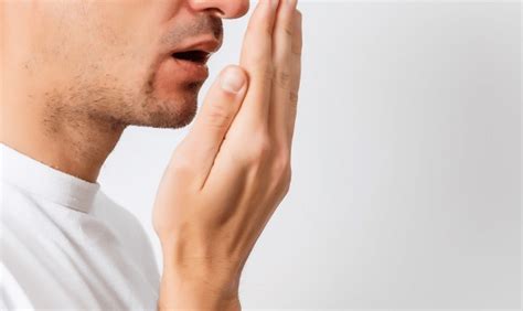 How To Maintain Fresh Breath Throughout The Day