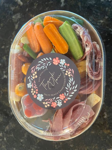 Lunch Box – Salty Beach Charcuterie Boards