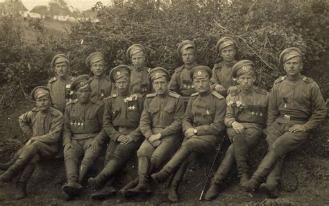 Старинные фотографии часов на руках у владельцев
