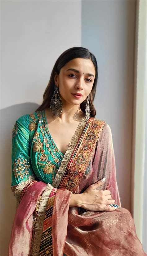 Alia Bhatt RRR MOVIE PROMOTION EVENT HYDERABAD : r/aliabhattkapoor