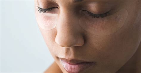 Патчи с микроиглами: Как работает средство для зоны вокруг глаз ...