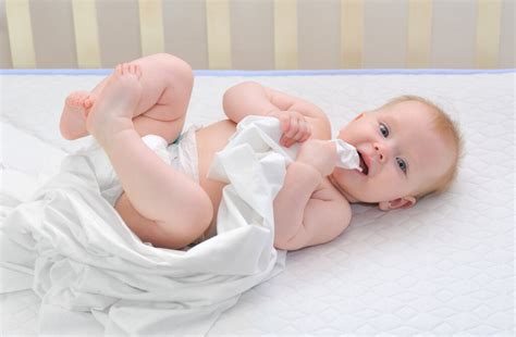 Changing baby’s nappy | Kiddipedia