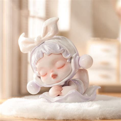 SKULLPANDA OOTD Luminescent Figurine - A Universe of Cuteness – Toybeta