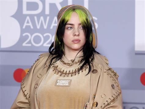 The Truth Behind The Viral Billie Eilish Topless Photo - Truth or Fiction
