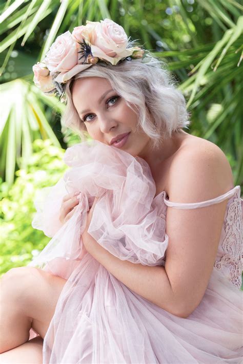 11 Breast Cancer Photoshoot Ideas You'll Love (2025)