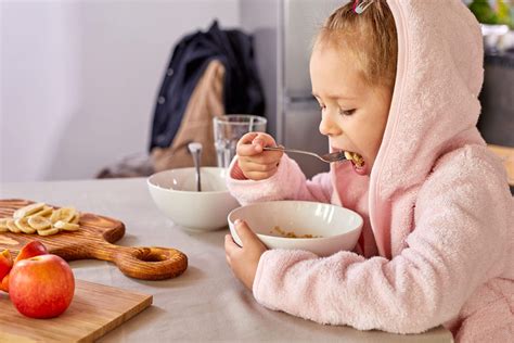 7 Foods to Combat Constipation in Children