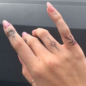 Тату на пальці: тренди для дівчат | VeAn Tattoo