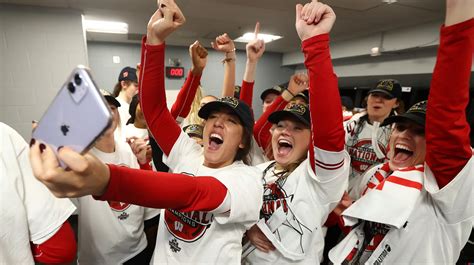 Wisconsin Volleyball Team Explicit Photo Leak: Image Gallery (List View