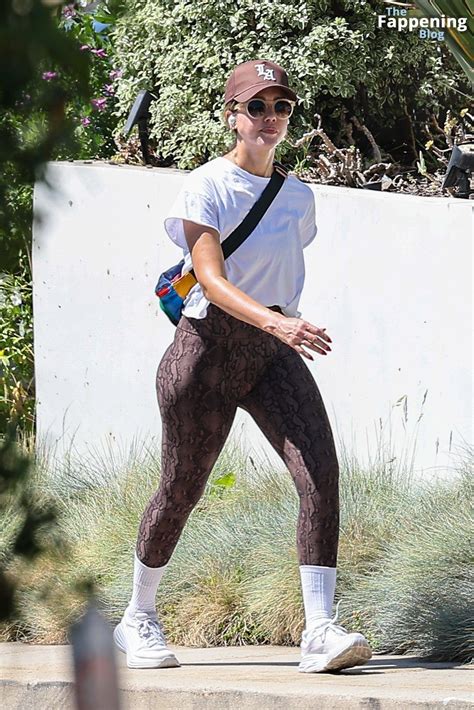 Jessica Alba Shows Off Her Sexy Butt Wearing Leggings In Beverly Hills