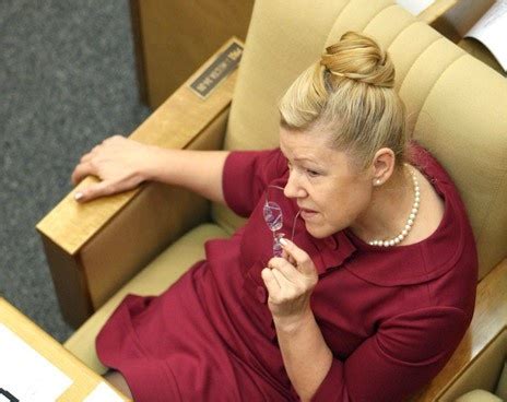 Елена Мизулина: «В России гибнет около 300 усыновленных сирот, а ...