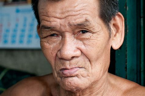 scowling face  man poses   picture   street   flickr
