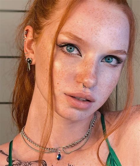 Vivamacity - Super cutie @myfoxyland in the Sapphire Double Chain